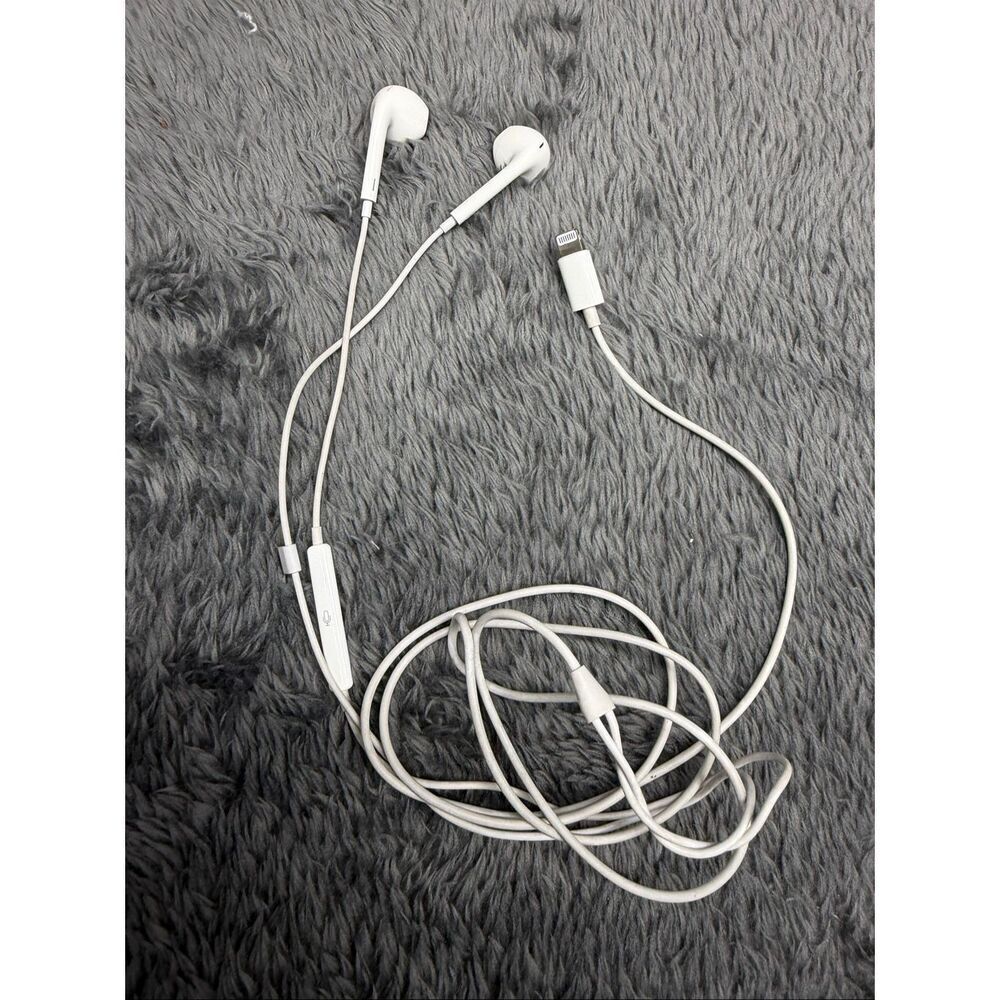 Apple Wired Ear Buds with lightning jack!